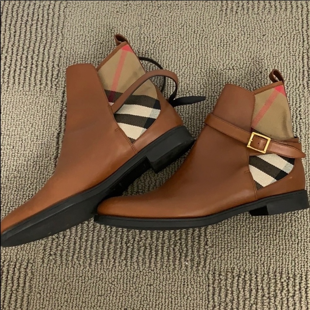 BURBER BURBERRY LEATHER BOOTS